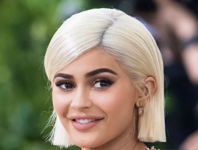 dintii lui kylie jenner in 2017