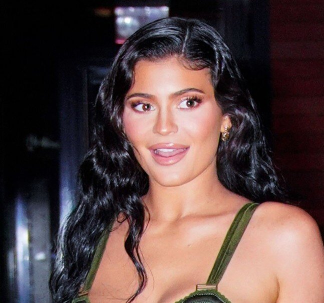 dintii lui kylie jenner in 2021