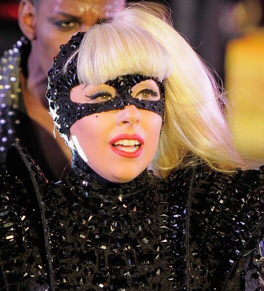 lady gaga teeth in 2012