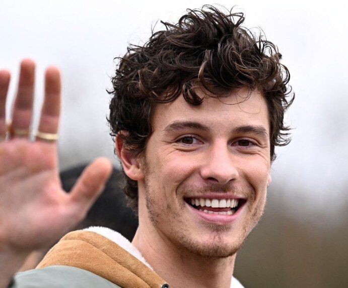 i denti di shawn mendes nel 2025