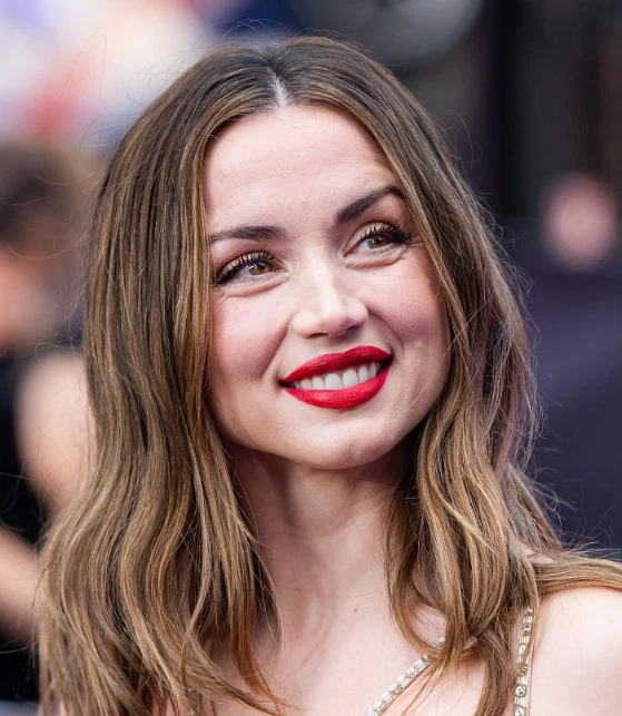 ana de armas teeth in 2025