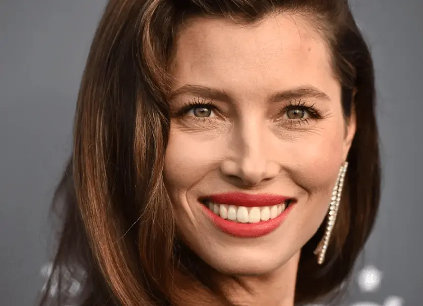 jessica biel teeth 2025