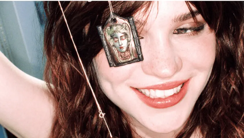 sophie thatcher teeth 2010