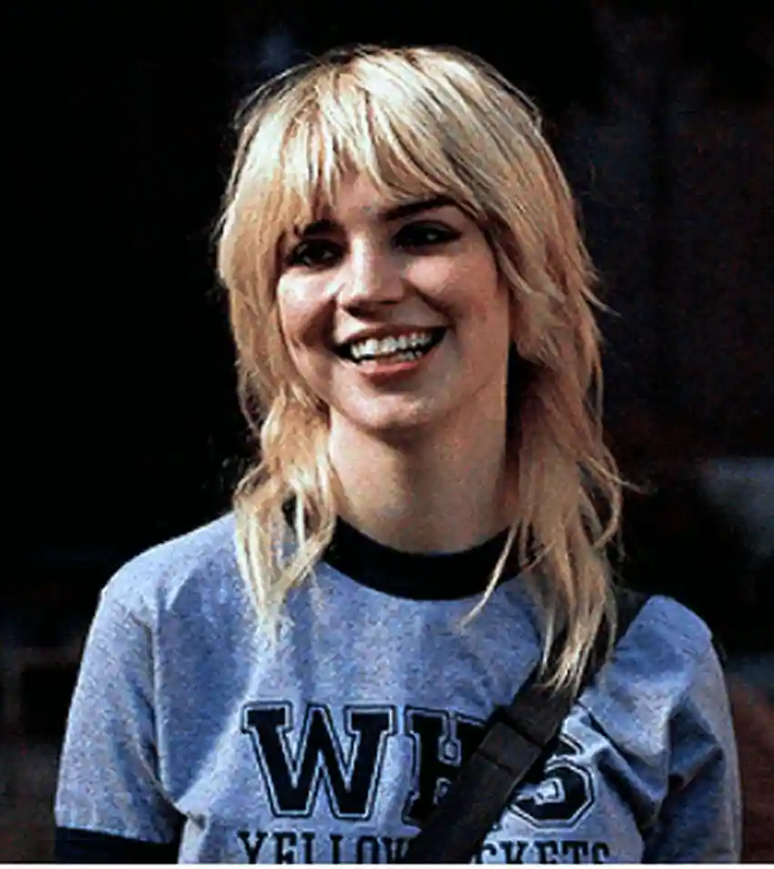 sophie thatchers teeth in the 2000