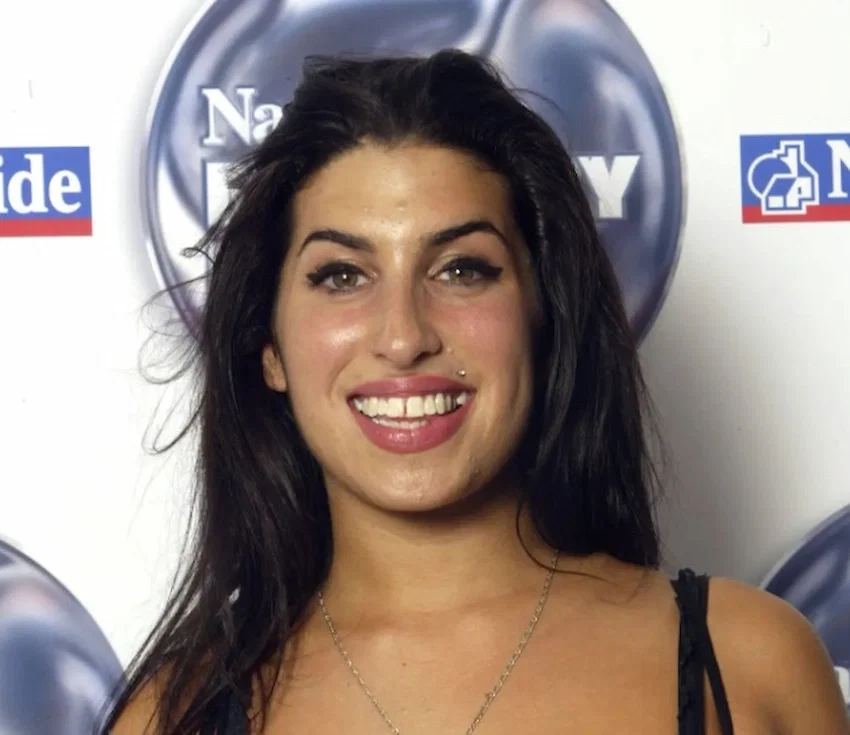 Murales di Amy Winehouse by andrea mannone on Prezi