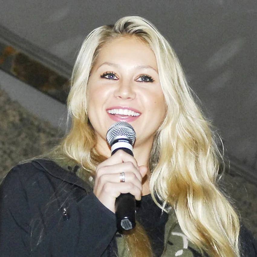 anna kournikova teeth 2025