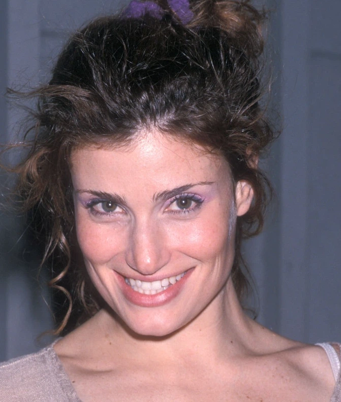 idina menzel zähne im Jahr 2001