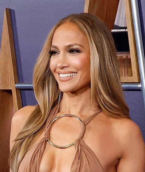 jennifer lopez teeth in 2025