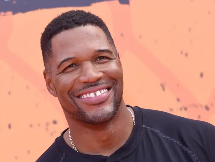 michael strahan with a teeth gap