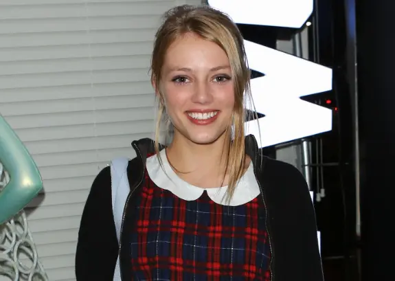 grace-van-dien-teeth-in-2015