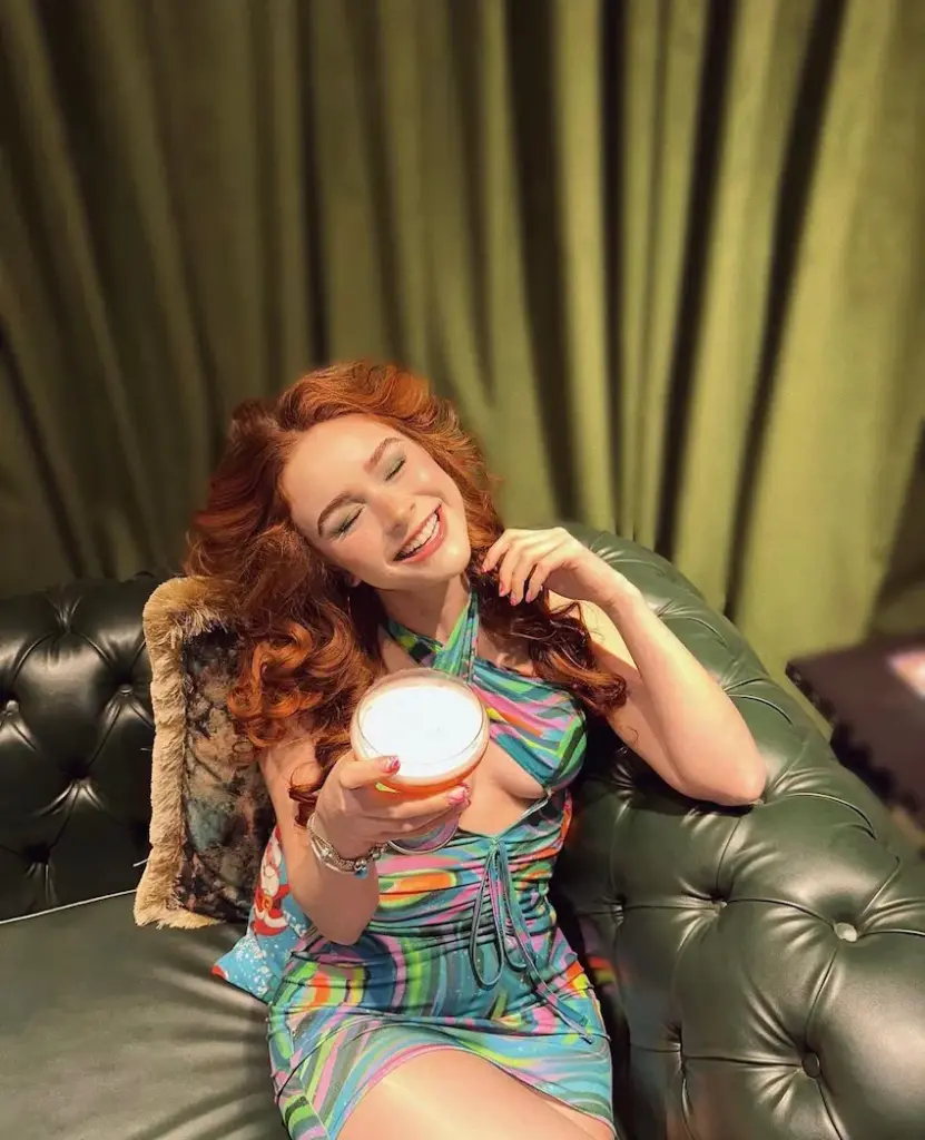 أسنان آسينا كَسْكِنْجِي 2023