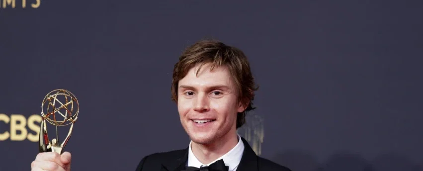 evan peters teeth in 2020