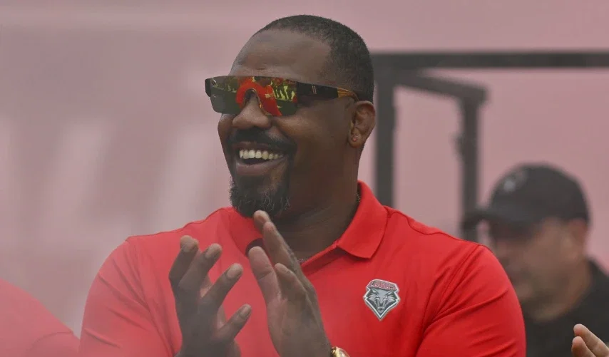 jon jones teeth in 2025