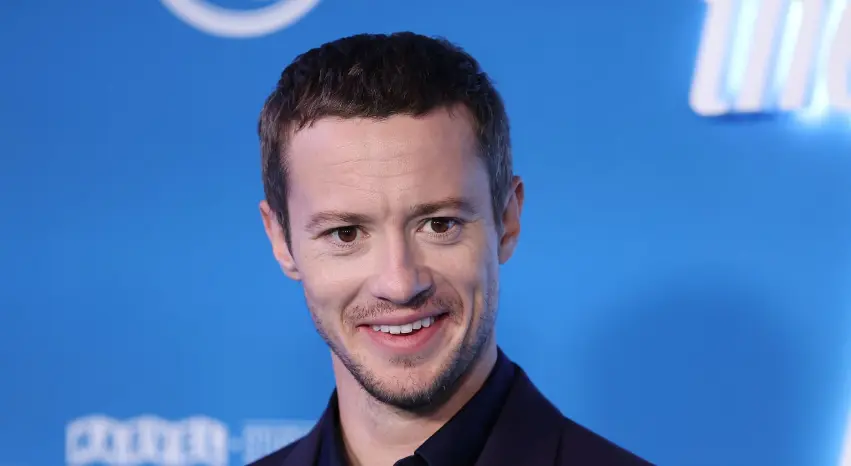 joseph quinn teeth 2025