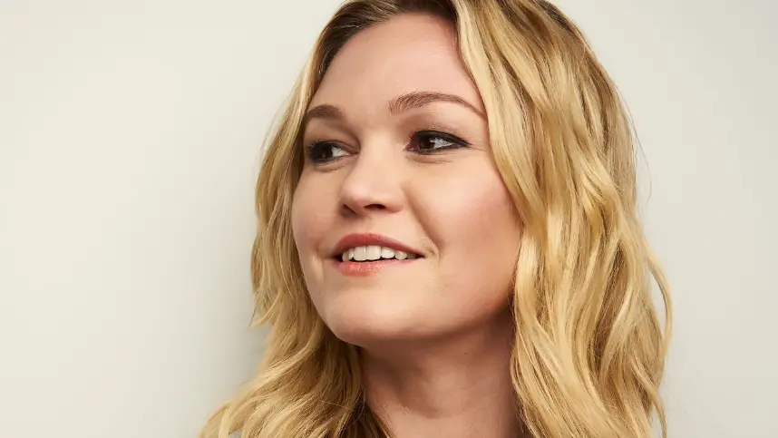 julia stiles teeth in 2015