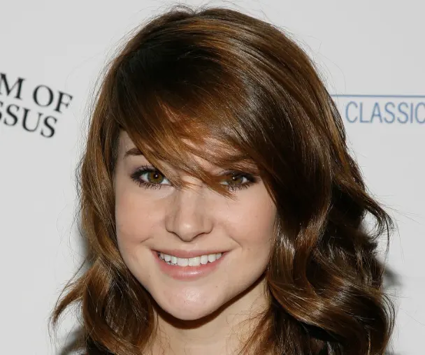 shailene woodley teeth in 2010