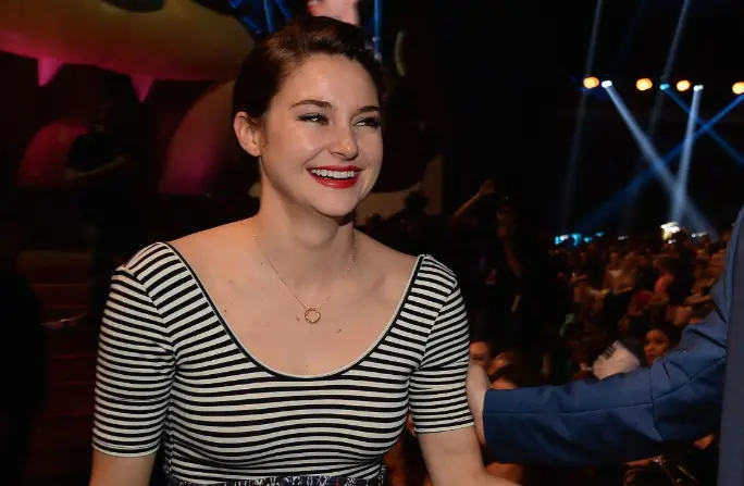 shailene woodley teeth in 2015
